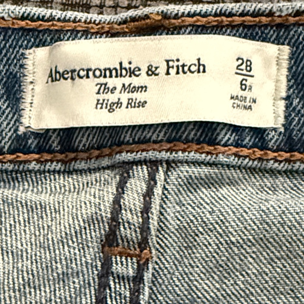 A&F | The Mom High Rise - Picture 2 of 9